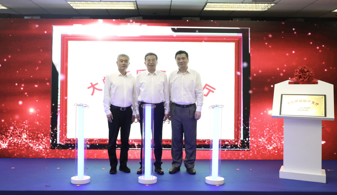 政策“集成式”公開、聘任政務(wù)公開企業(yè)觀察員……長(zhǎng)寧營商環(huán)境再優(yōu)化2.jpg