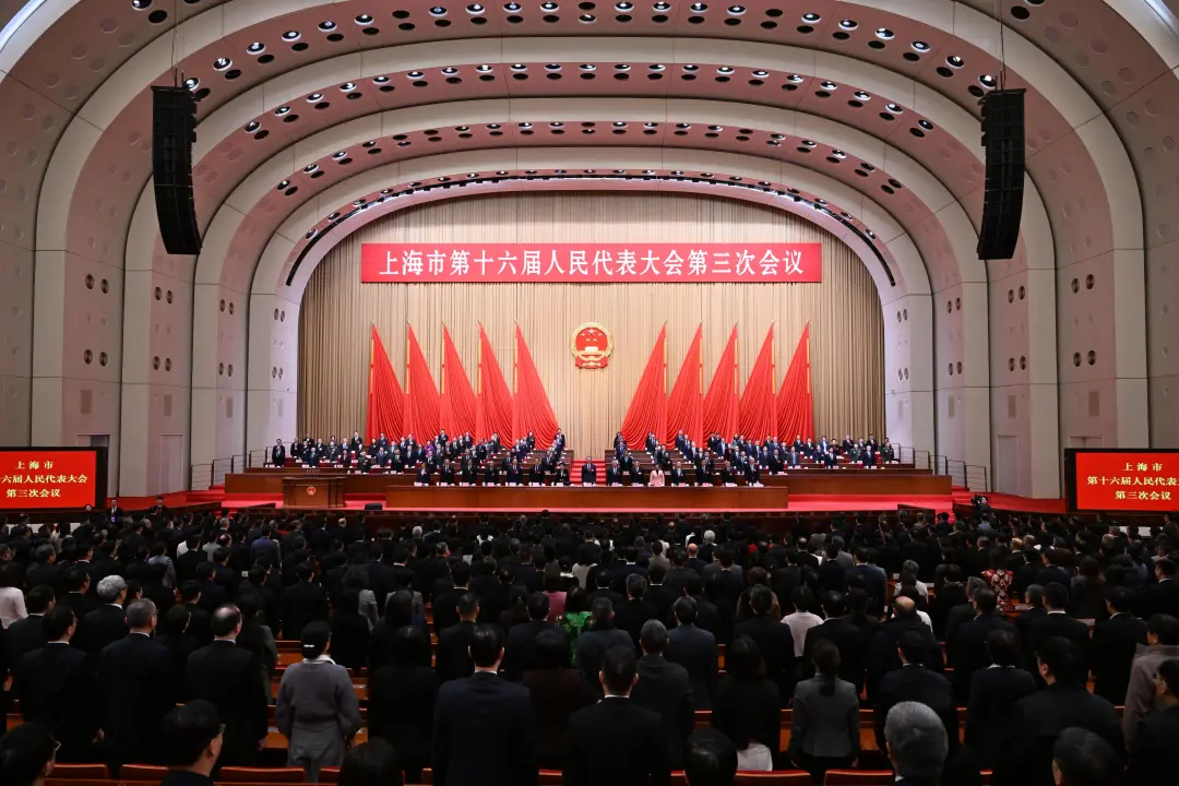 昨天，上海市第十六屆人民代表大會第三次會議在上海世博中心勝利閉幕。記者 張馳 攝  .jpeg