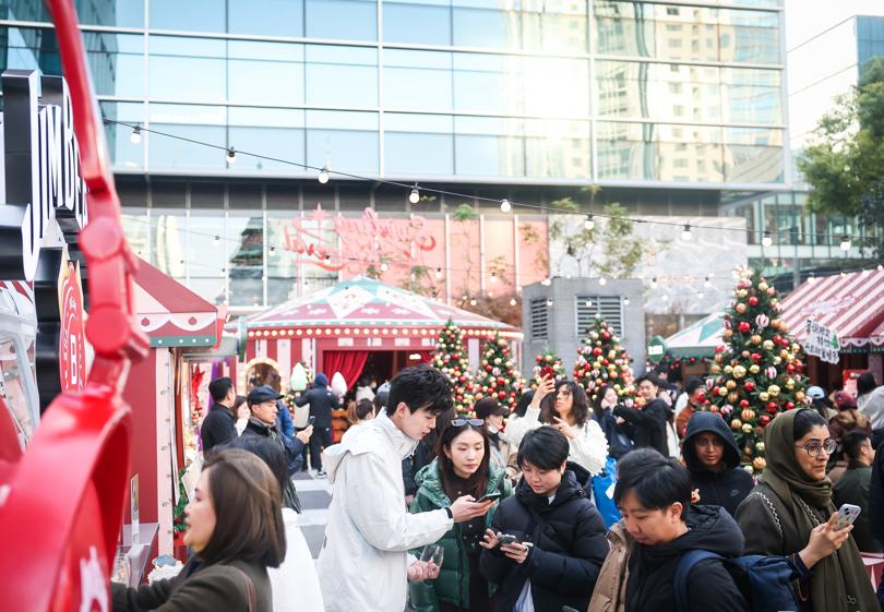 靜安嘉里中心“旋轉(zhuǎn)嘉年華”冬日市集啟幕 激發(fā)文旅消費(fèi)新活力