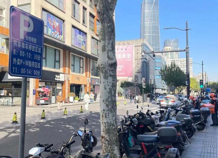 破解商圈治理難題 徐匯試點(diǎn)分時(shí)共享停車 早高峰停單車 午高峰給騎手