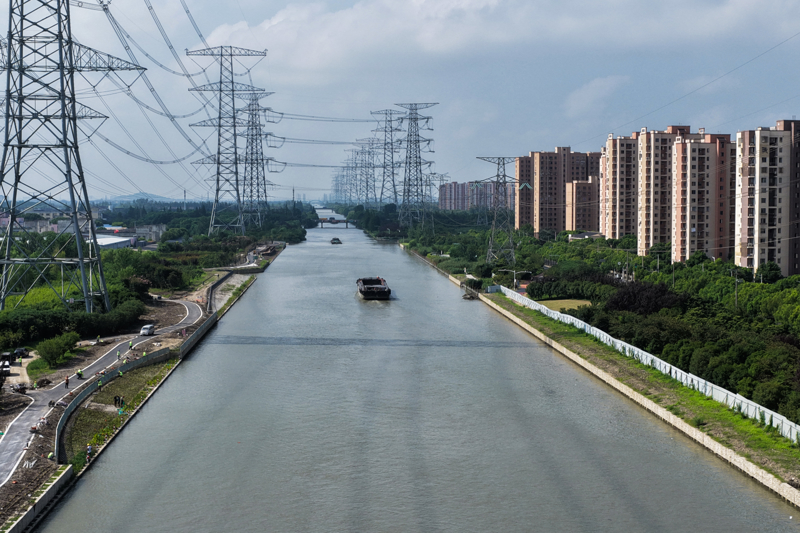 油墩港航道整治工程先行段主體結構完成